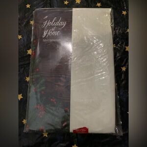 New HOLIDAY AT HOME Ivory Fabric TABLECLOTH with Poinsettia Print 60x102 Oblong